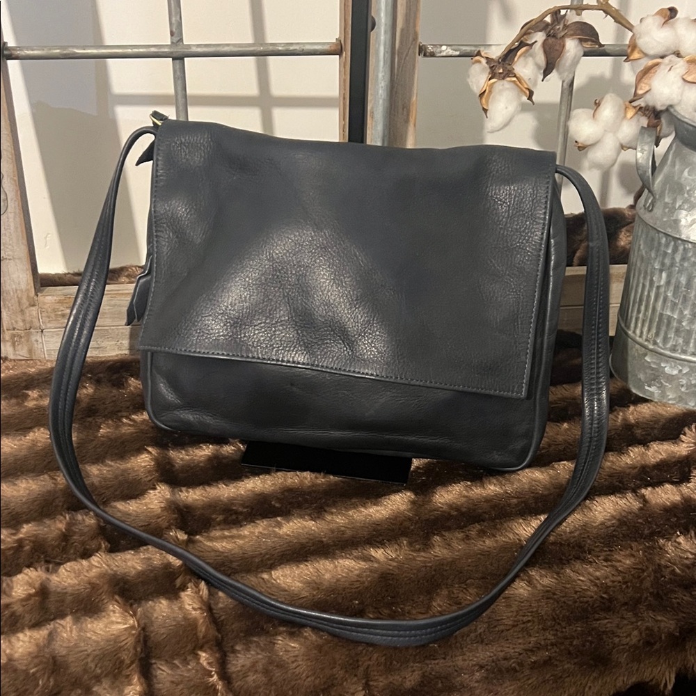 Sven Crossbody